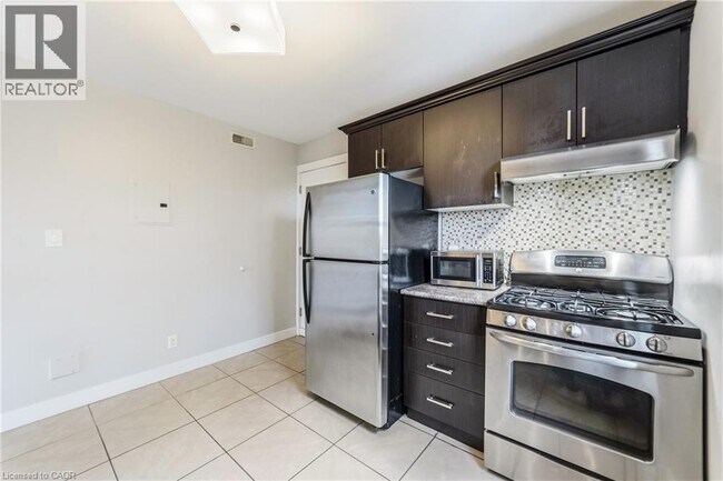 Photo - 1544 King St E Unit 406