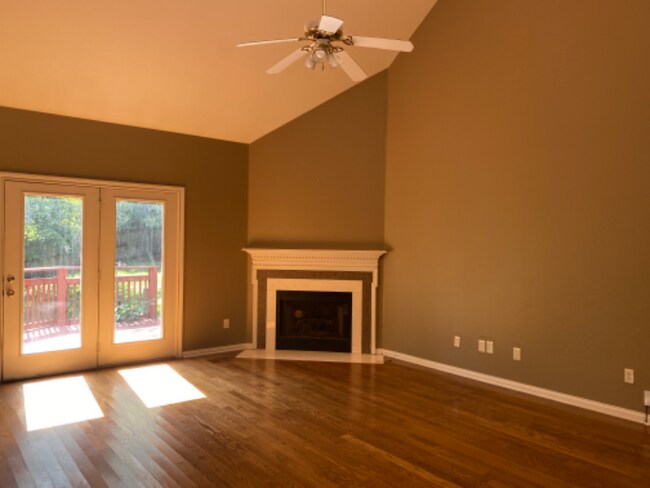 Photo - 105 Bentree Ct