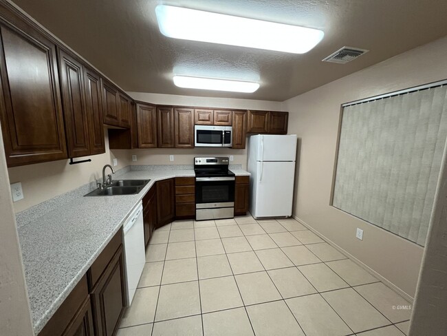 Photo - 706 W 4th St