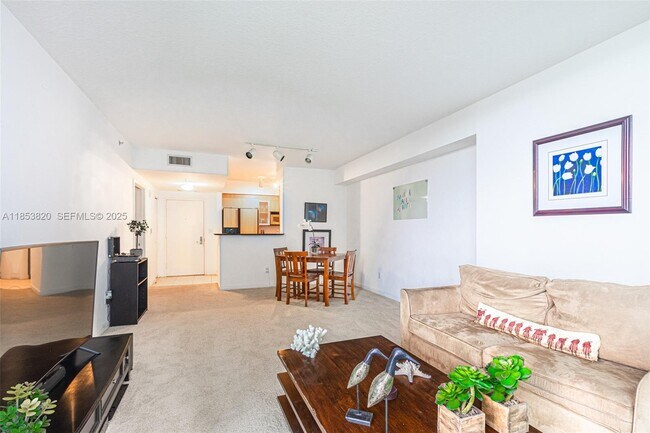 Building Photo - 335 S Biscayne Blvd Unit 902