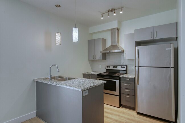 Building Photo - 6600 Av De Darlington