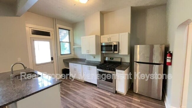 1247 Chartiers Ave Unit 4 (1st Floor Left)