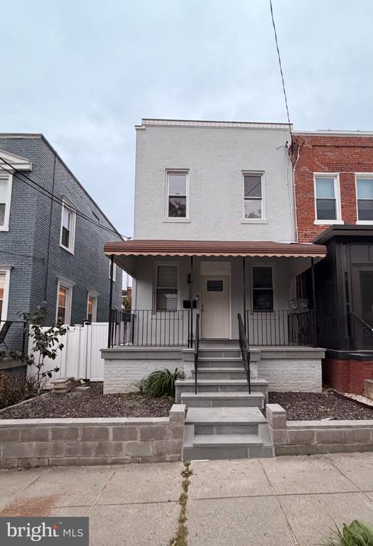 Building Photo - 726 Roxboro Pl NW