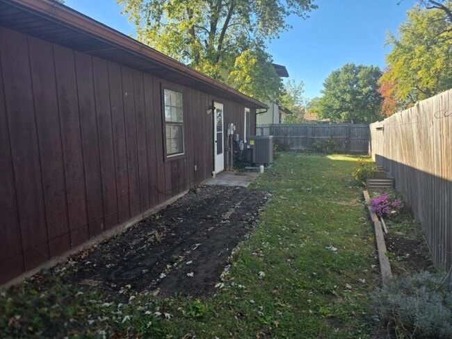 Photo - 2013 Maple Tree Ln