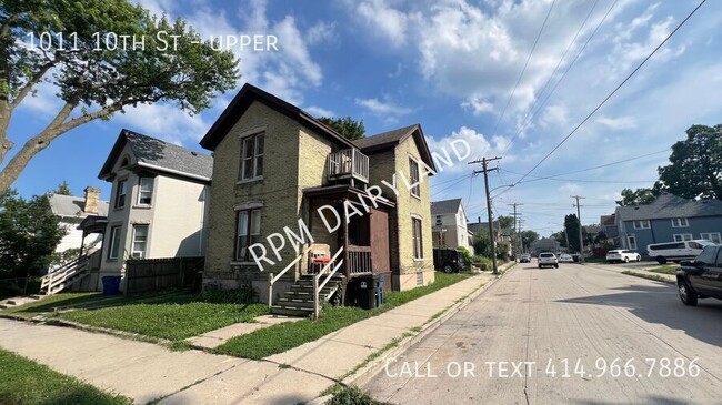 Building Photo - 1011 10th St Unit upper Rental