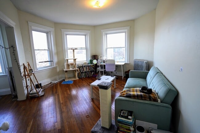 Building Photo - 1350 Commonwealth Ave Rental