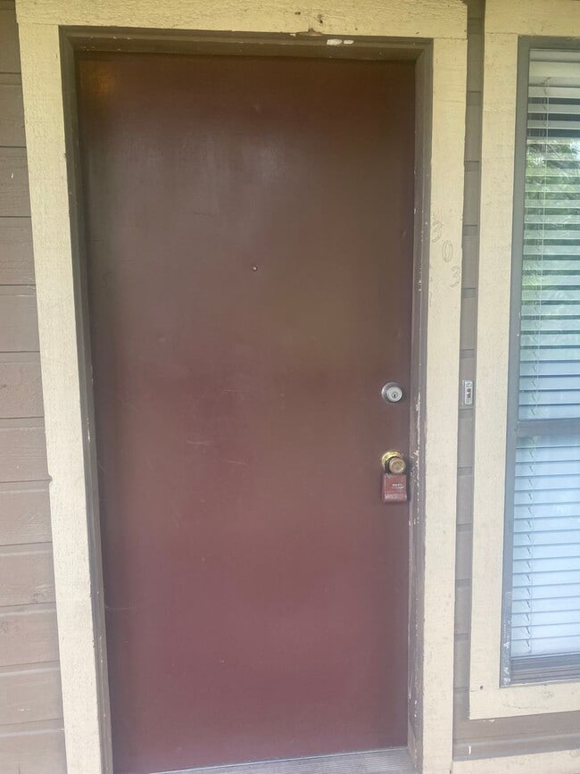 Building Photo - LAW SCHOOL SPECIAL - 1BD PLUS STUDY / 2BD/1BA Rental