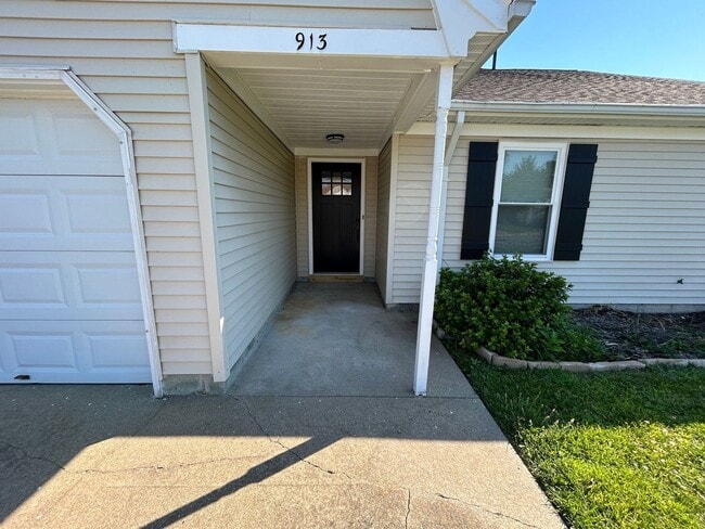 Photo - 913 Bernstein Ct