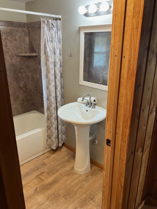 Photo - 214 Center St