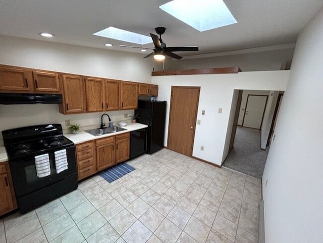 Building Photo - 2 Bedroom Ranch-Style Condo available soon! Unit 1555-D  Windridge Pl