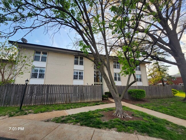 Photo - 10439 Briarbend Dr Unit 4
