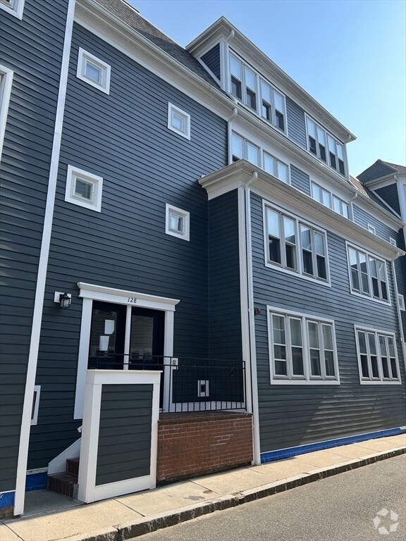 Building Photo - 122 Tudor St Unit C Rental