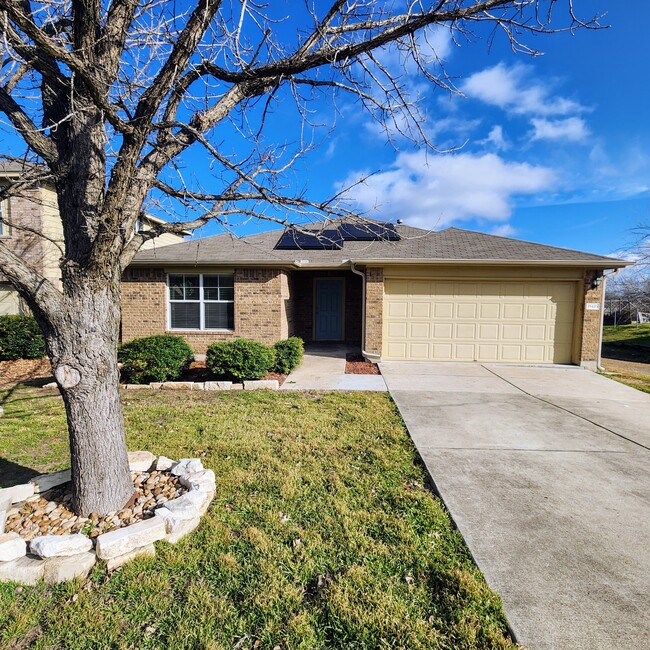 Front of home - 18416 Great Falls Dr Casa