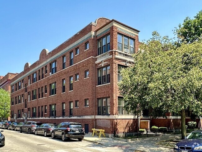 Building Photo - 3147 W Medill Ave Rental
