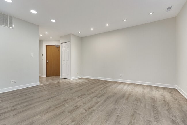 Photo - 537 E Shag Bark Ln Unit F