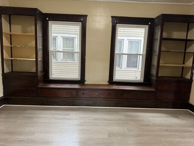 Photo - 4bd Single Newburgh Hts Area Cash Pay/Section 8