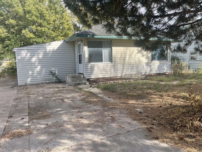 Pet Friendly, two bedroom, one bathroom, h... - Pet Friendly, two bedroom, one bathroom, h... House
