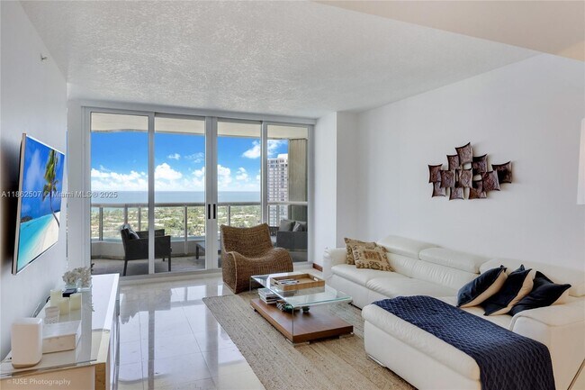 Photo - 21055 Yacht Club Dr Unidad 2401