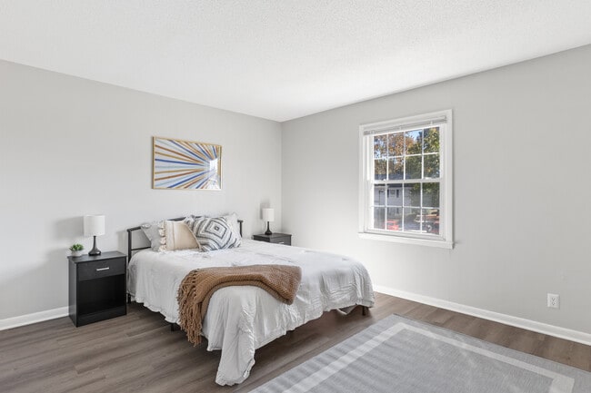 1BR, 1BA - 620SF - Azalea - Dormitorio