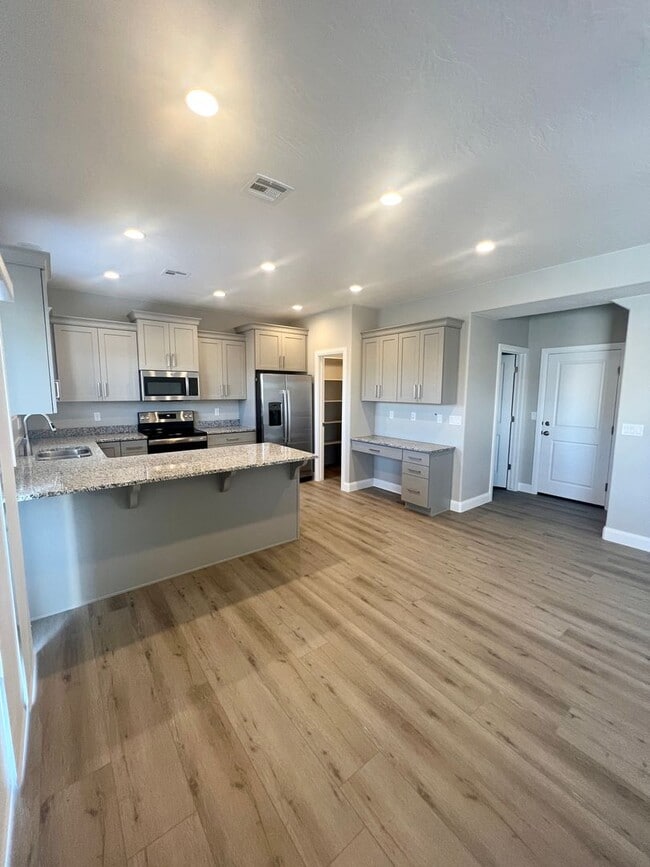 Photo - Beautiful 3 bedroom, 2.5 bathroom townhome!!