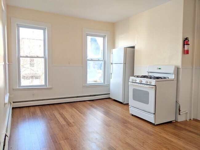 Photo - 21 Thorndike St Unit 2