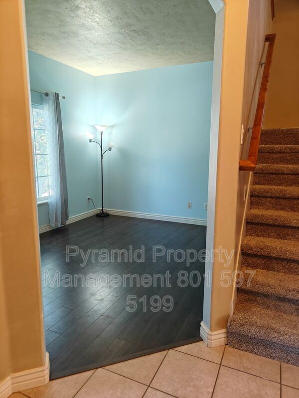 Photo - 2896 E Lookout Dr