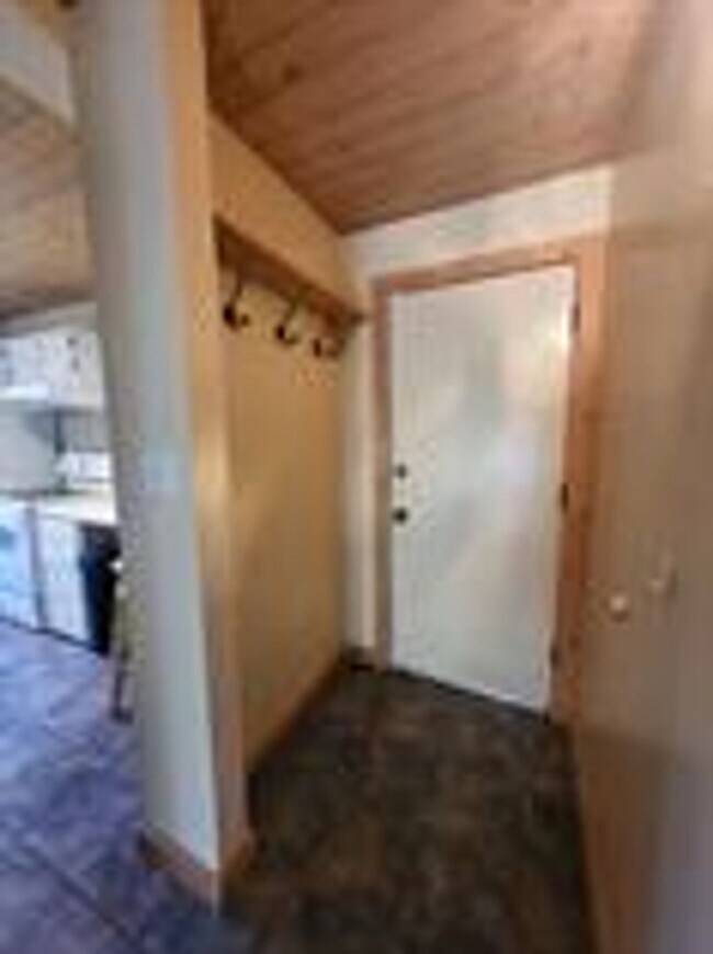 Photo - BEST DEAL IN SUMMIT ! Sunlight from all sides of the building! Balcony! In unit washer dryer! B...