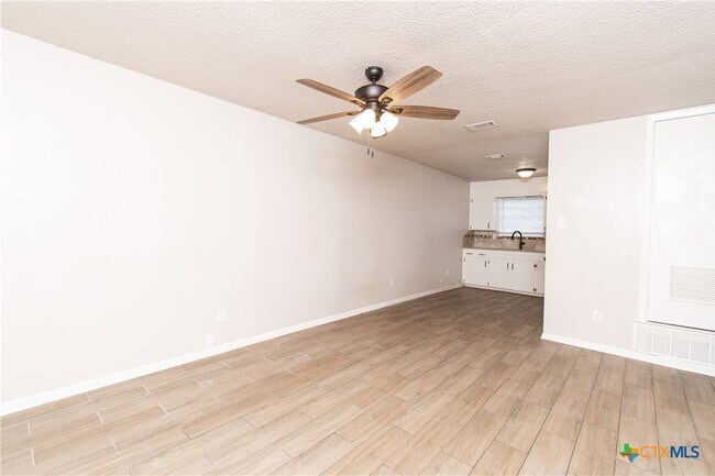 Photo - 314 Sunset Ln