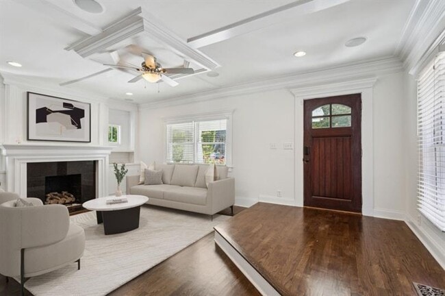 Photo - 546 Highland Ave NE