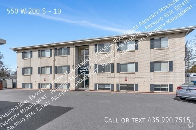 Building Photo - Cute, clean 2 BR/1 BA apartment Unit 10