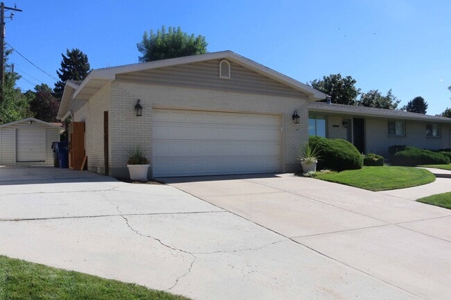Sandy home for rent(basement only) - Sandy home for rent(basement only)