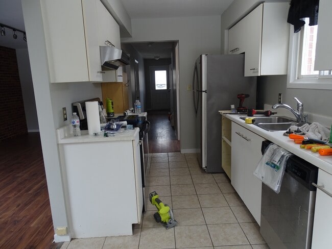 Photo - 899 Muirfield Crescent