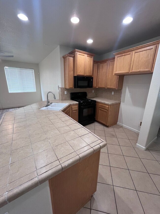 Photo - LOVELY 3 BEDROOM HOUSE IN NEWER SUBDIVISION!!