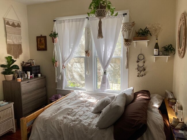 Photo - Beautiful, Large 3 Bedroom House Steps fro...