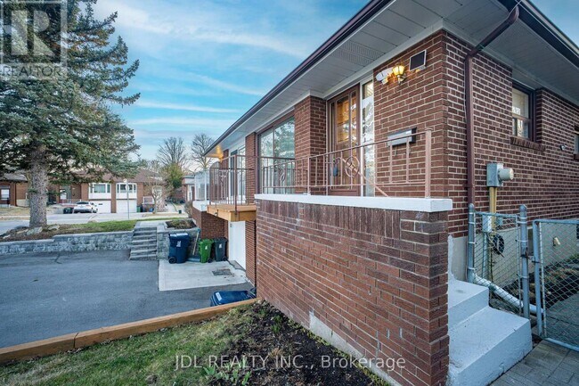 Photo - 4 Lowbank Ct