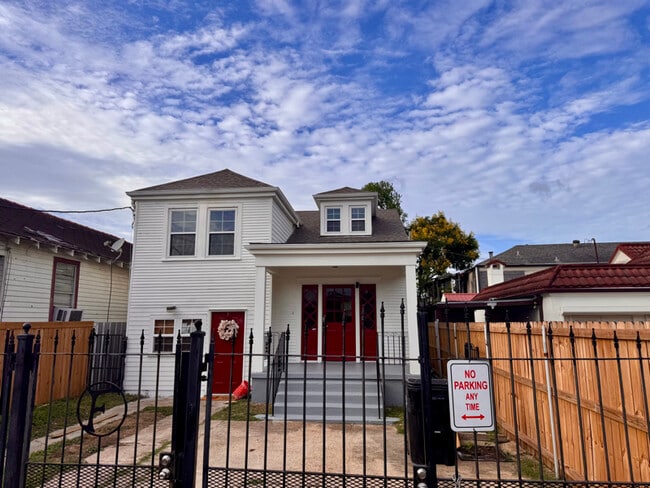 Photo - 2555 Elder St