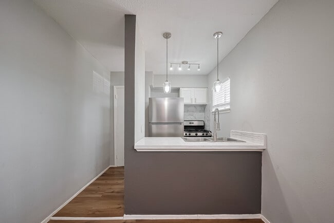 Photo - Mangum Oaks Apartments