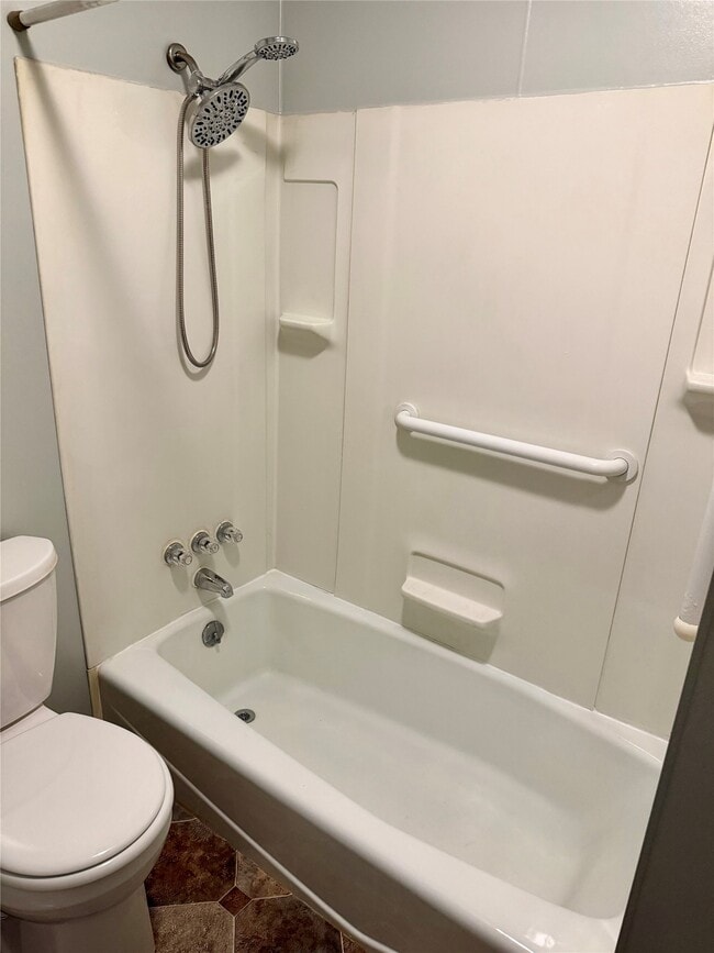 Photo - 222 E 4th St