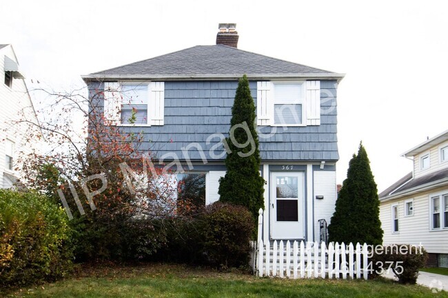 Building Photo - Classic & Charming 2 Bedroom in Euclid OH Rental