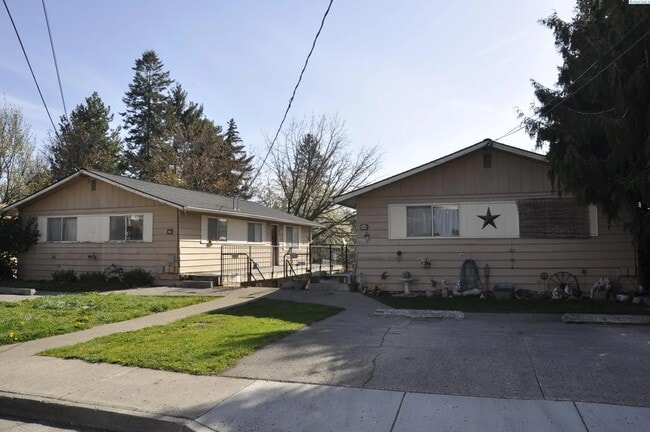 Building Photo - 530 SW Summer St Unit 530