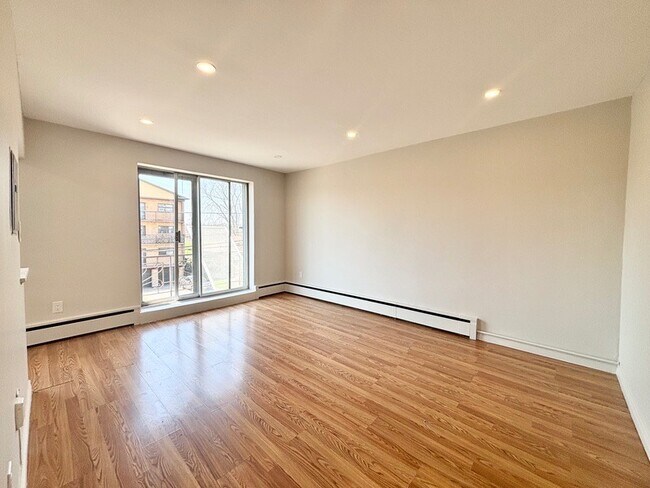 Photo - 10 W Park Ave