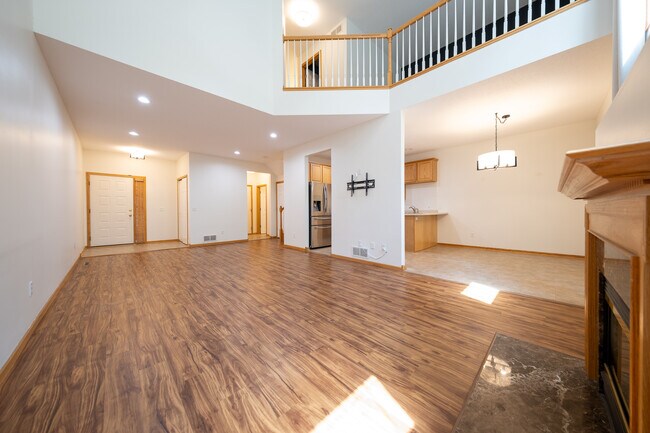 Photo - 6882 Folkestone Rd