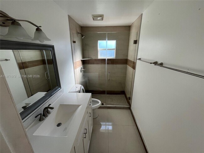 Photo - 5803 Buchanan St