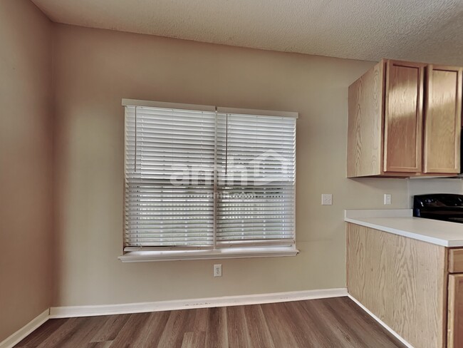 Photo - 318 Sunburst Way
