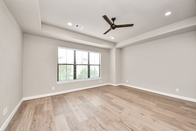 Photo - City views, smart layout, and Houston convenience?
