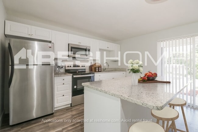 Photo - 7184 Fireside St