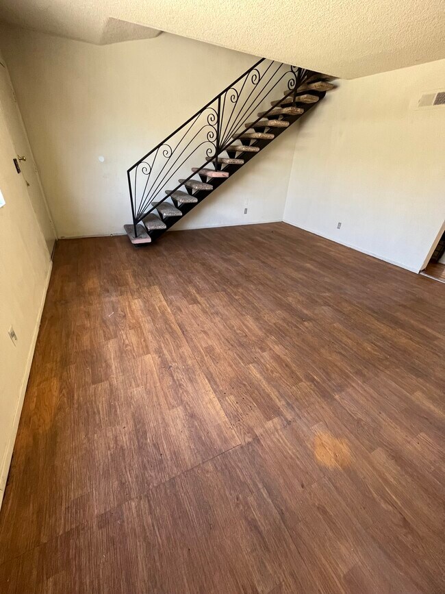 9534 Park St Townhome Townhome Rental in Bellflower CA