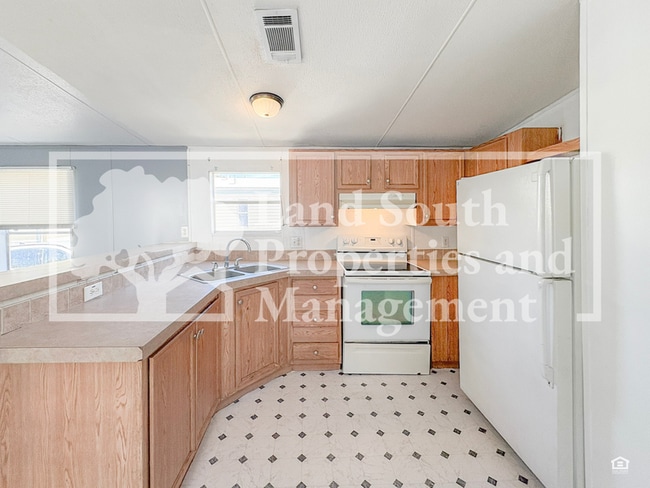 Photo - 425 Longfellow Blvd