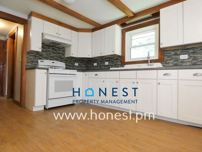 Photo - 523 Memorial Dr