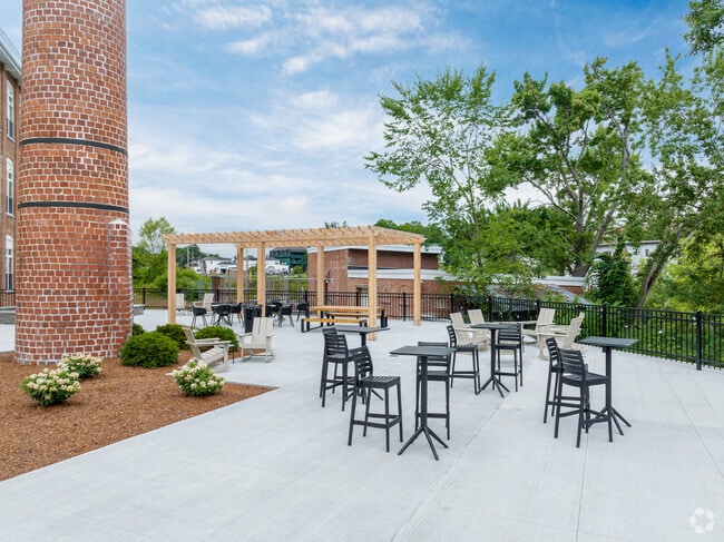 Área de barbacoa - Residences at Hadley Falls